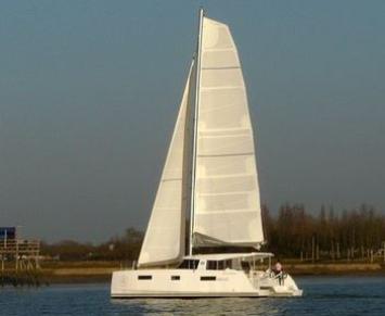 Yachtcharter Bavaria Catamarans Open 40 4cab top