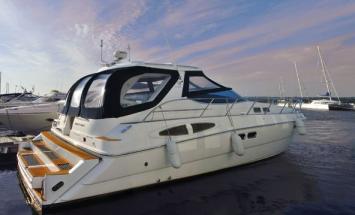 Yachtcharter Sealine S48 (2Cab 2WC) Seite Heck