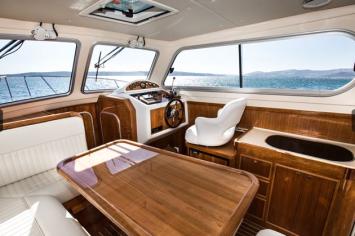 Yachtcharter Damor 980 Fjera Cockpit