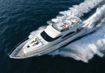 Yachtcharter Dominator 68 S(3+1Cab 3WC) Seite Deck