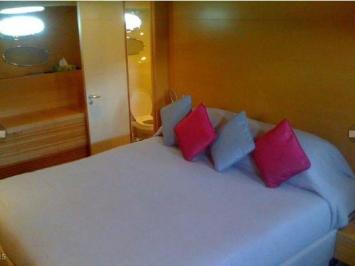 Yachtcharter Posillipo Technema 80 cabin