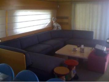 Yachtcharter Posillipo Technema 80 salon