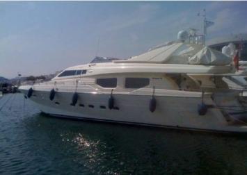 Yachtcharter Posillipo Technema 80 front