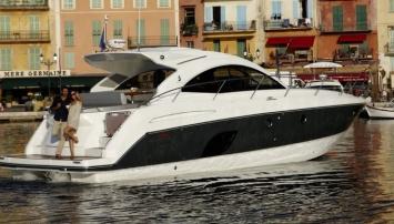 Yachtcharter Gran Turismo 44 (2Cab 2WC) Seite Heck