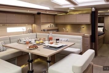 Yachtcharter Dufour 560 Grand Large Cab 3 Salon