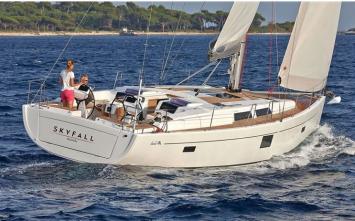 Yachtcharter Hanse 455 (4Cab 2WC) Seite Heck