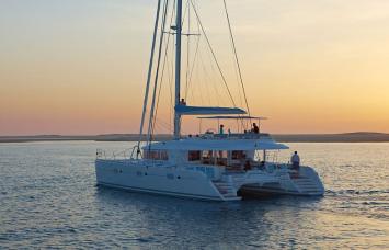 Yachtcharter Lagoon620 6Cab 6WC Seite Heck