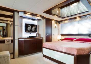 Yachtcharter Dominator 680 (3+1Cab 3WC) Kabine