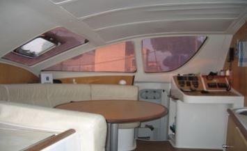 Yachtcharter Catana 381 (4cab 2WC) Salon