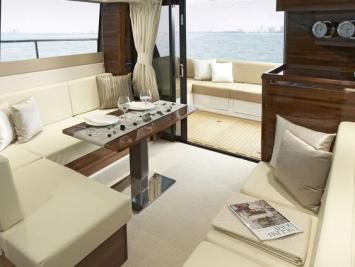 Yachtcharter Sealine F 450 2cab 2WC Salon 