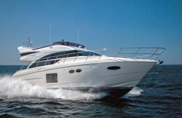 Yachtcharter Princess 56 Fly (3+1cab 2WC) Seite Bug