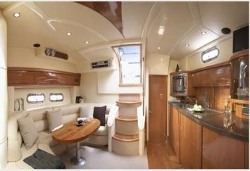 Yachtcharter Sealine S42 (2Cab 2WC) Salon