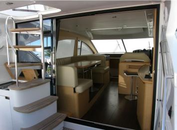 Yachtcharter Monte Carlo 47 Fly Salon