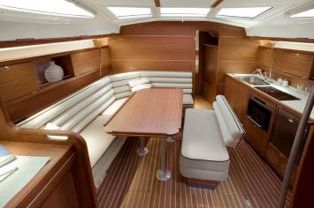 Yachtcharter Delphia 40 Salon Totale