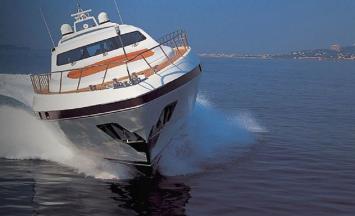 Yachtcharter Mangusta 80 Bug