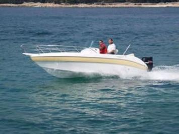 Yachtcharter Aquamar Phenicusa Seitenansicht