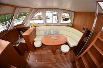 Yachtcharter Concordia 112 2