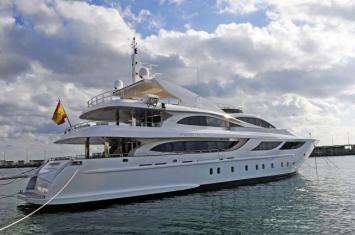 Yachtcharter Astondoa 2