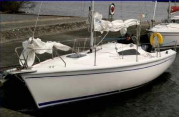 Yachtcharter Sportina 680_2Cab Seitenansicht