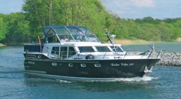 Yachtcharter Vacance 1200 (3Cab/2WC) Seitenansicht