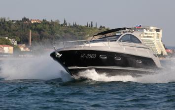 Yachtcharter mirakul 30 hard top 2cab front