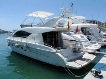 Yachtcharter mochi craft 1