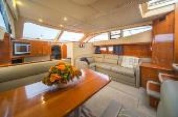 Yachtcharter cruisers 395 salon