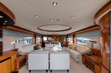 Yachtcharter sunseeker salon