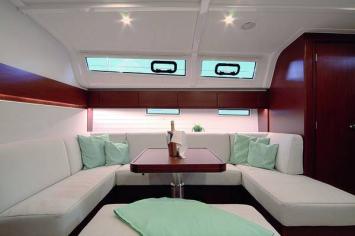 Yachtcharter Bavaria cruiser 51 style 5cab salon