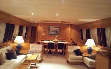 Yachtcharter Astondoa 90salon