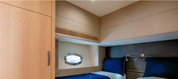 Yachtcharter majesty 56 2 single bed cabin