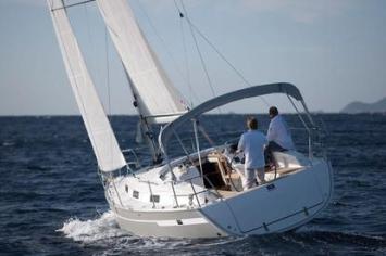 Yachtcharter Bavaria Cruiser 32 Avantgrade 2cab top