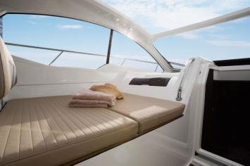 Yachtcharter 79_20150130131118_a43_relax_area