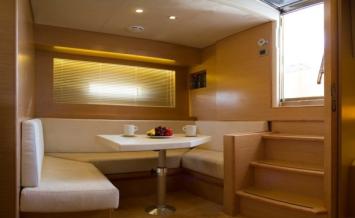 Yachtcharter cyrus 13.8 salon