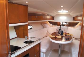 Yachtcharter viper 303 1cab salon