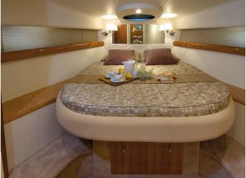 Yachtcharter EM43 bow