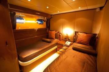 Yachtcharter Baglietto Cabin2