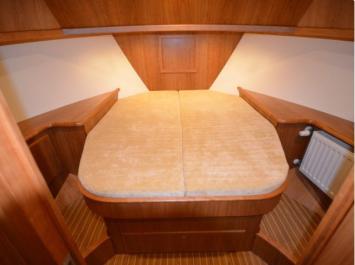 Yachtcharter Luna 44 bow xabin