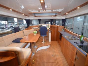 Yachtcharter Luna 44 salon