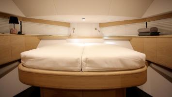 Yachtcharter steelr 43 bug