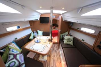 Yachtcharter wind 34 salon