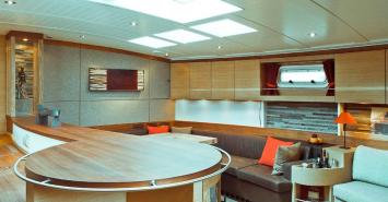 Yachtcharter opus 68 salon