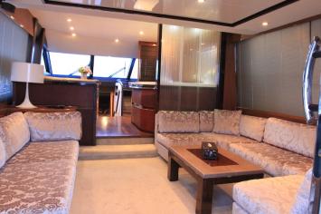 Yachtcharter 64 salon