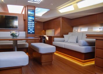 Yachtcharter dinette versione 4 cabine 2 ICE 62