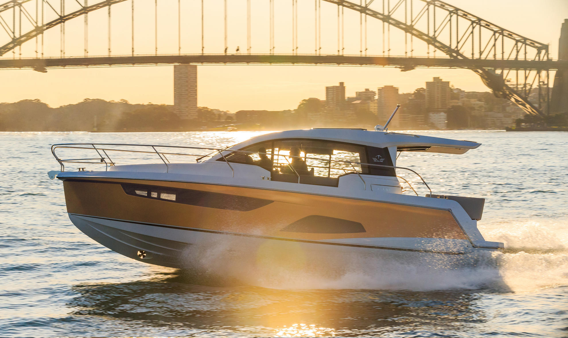 Sealine C330 Top image