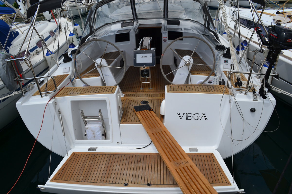 Hanse 415 Top image