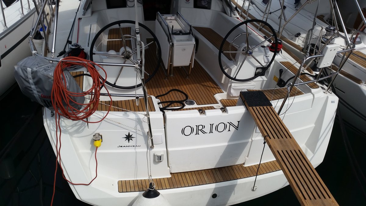 Sun Odyssey 379 Top image