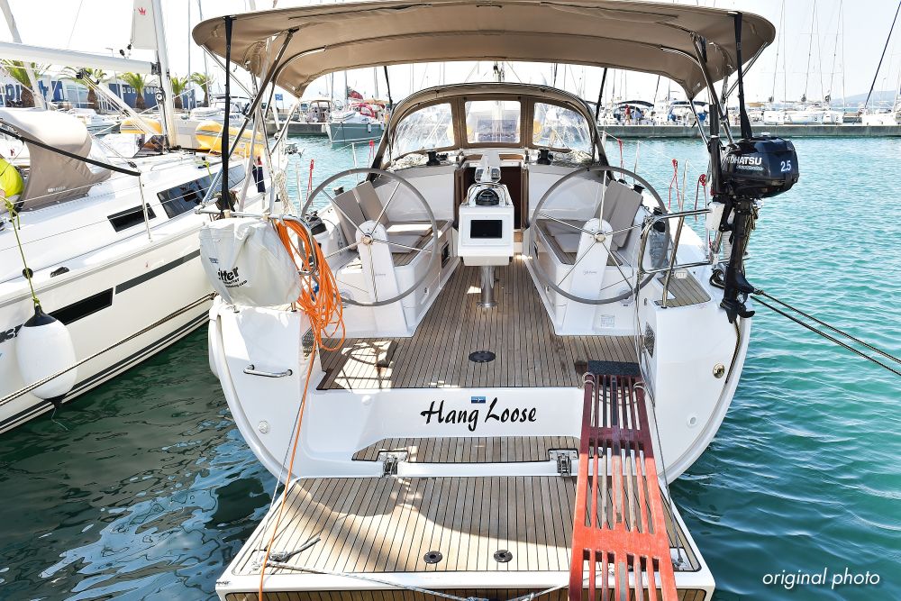 Bavaria Cruiser 37  Top image