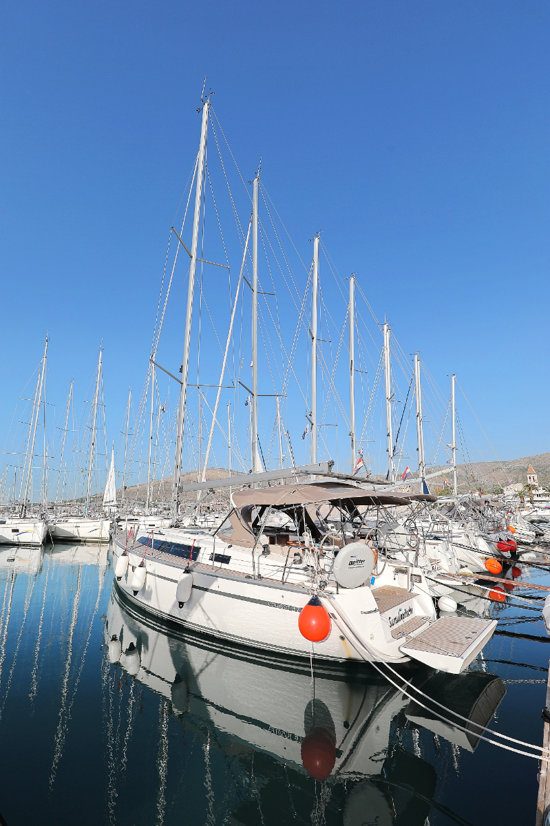 Bavaria Cruiser 37  Top image