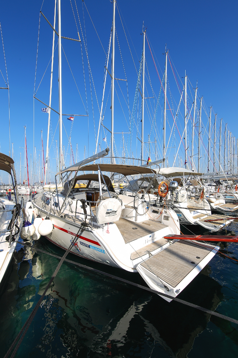 Bavaria Cruiser 41  Top image